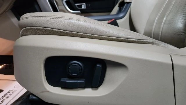 2018 Land Rover Discovery 5th Gen - Image 9 of 12