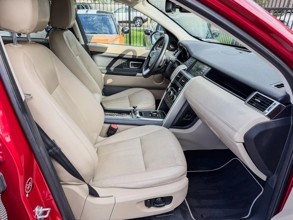 2018 Land Rover Discovery 5th Gen - Image 11 of 12