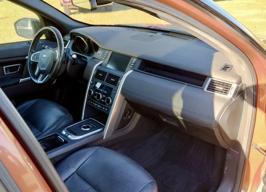 2018 Land Rover Discovery - Image 15 of 19