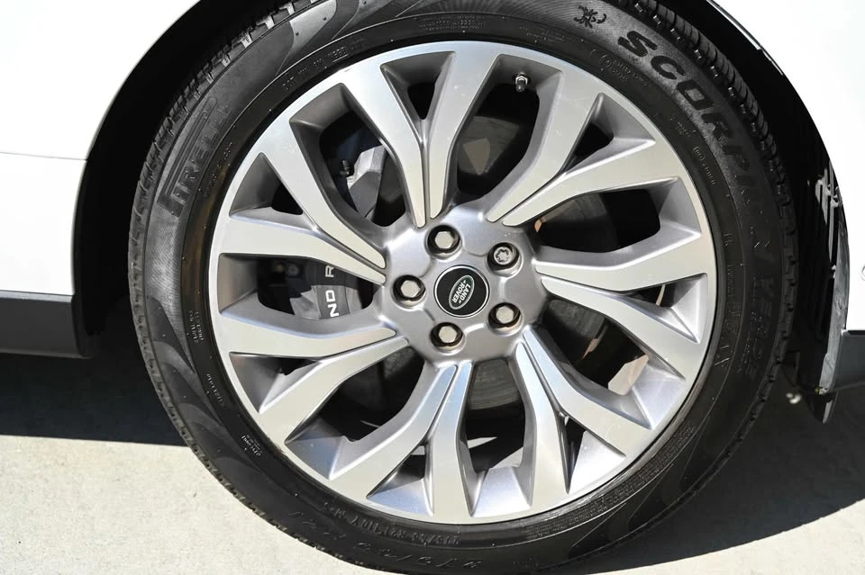 2018 Land Rover Range Rover L405 - Image 8 of 17