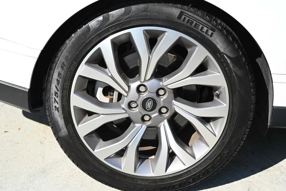2018 Land Rover Range Rover L405 - Image 9 of 17