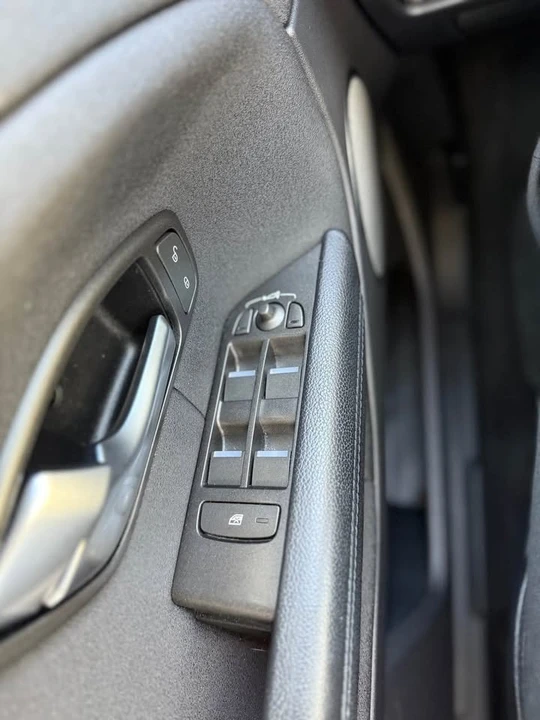 2018 Land Rover Range Rover Evoque 1st Gen - Image 11 of 17