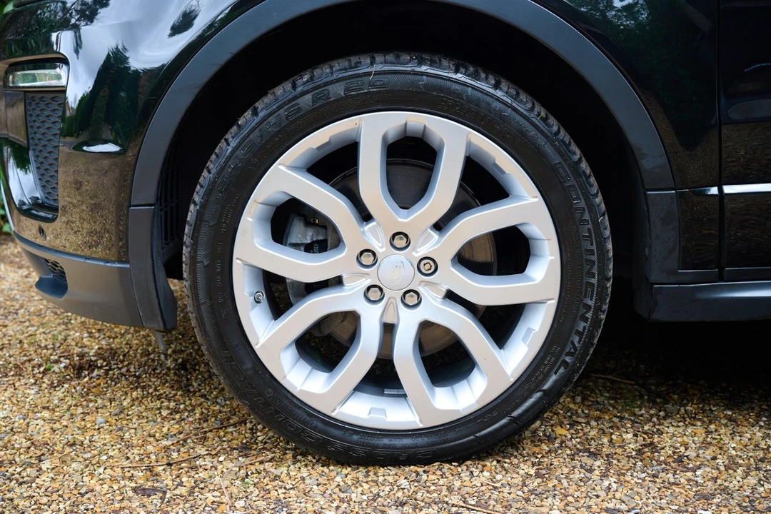 2018 Land Rover Range Rover Evoque 1st Gen - Image 23 of 30