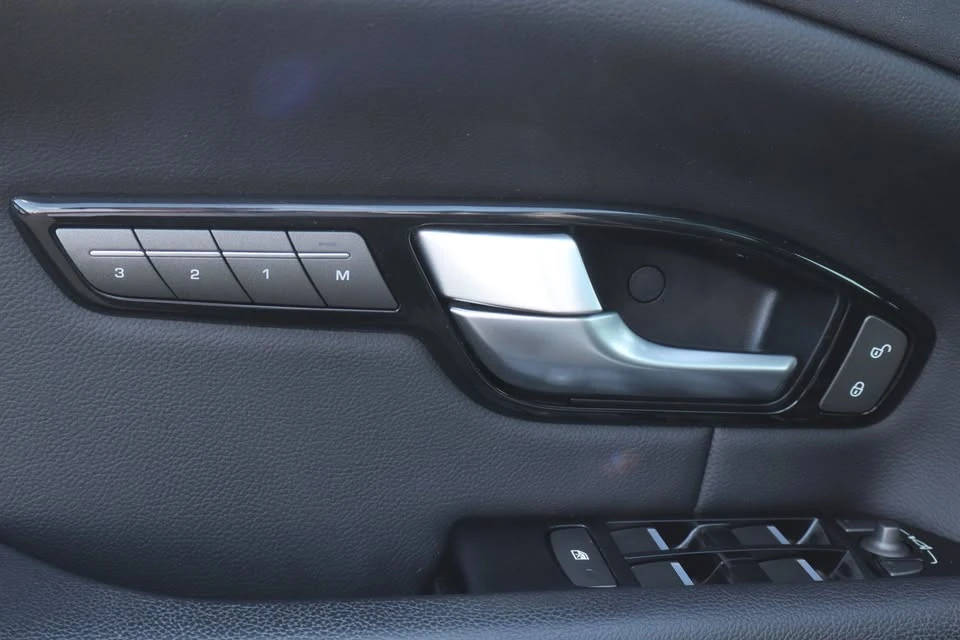 2018 Land Rover Range Rover Evoque 1st Gen - Image 9 of 11