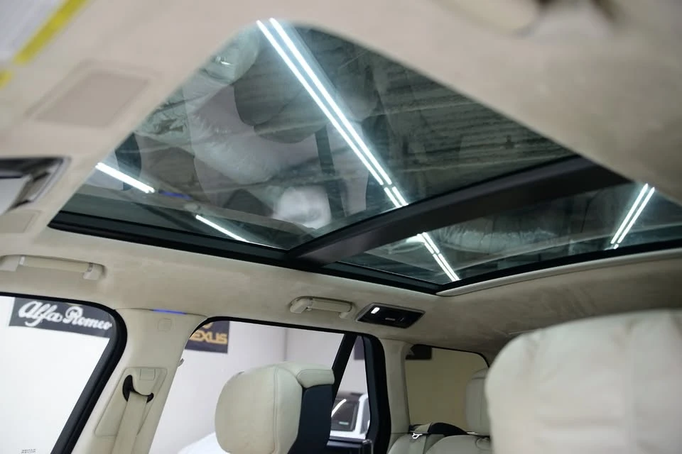 2018 Land Rover Range Rover L405 - Image 16 of 20
