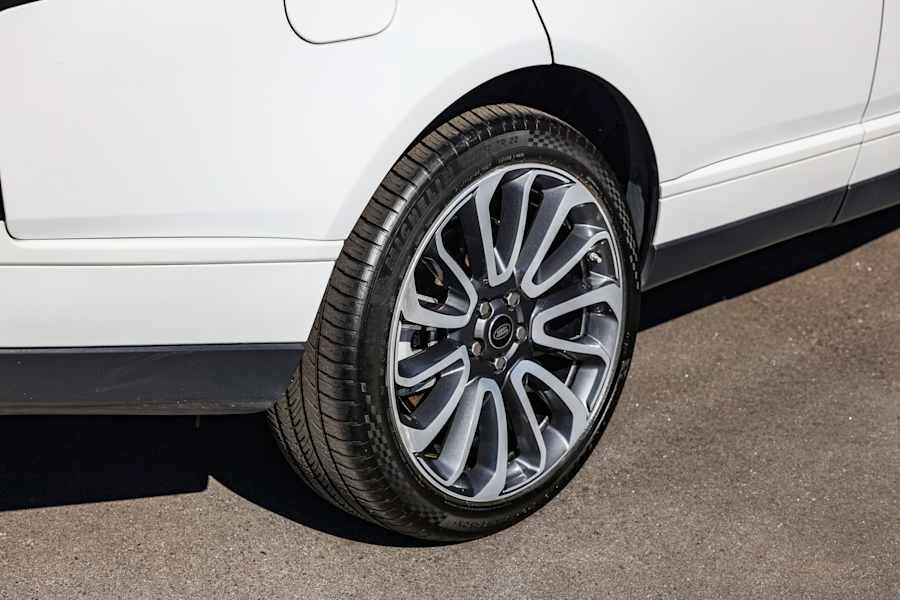 2018 Land Rover Range Rover L405 - Image 18 of 31