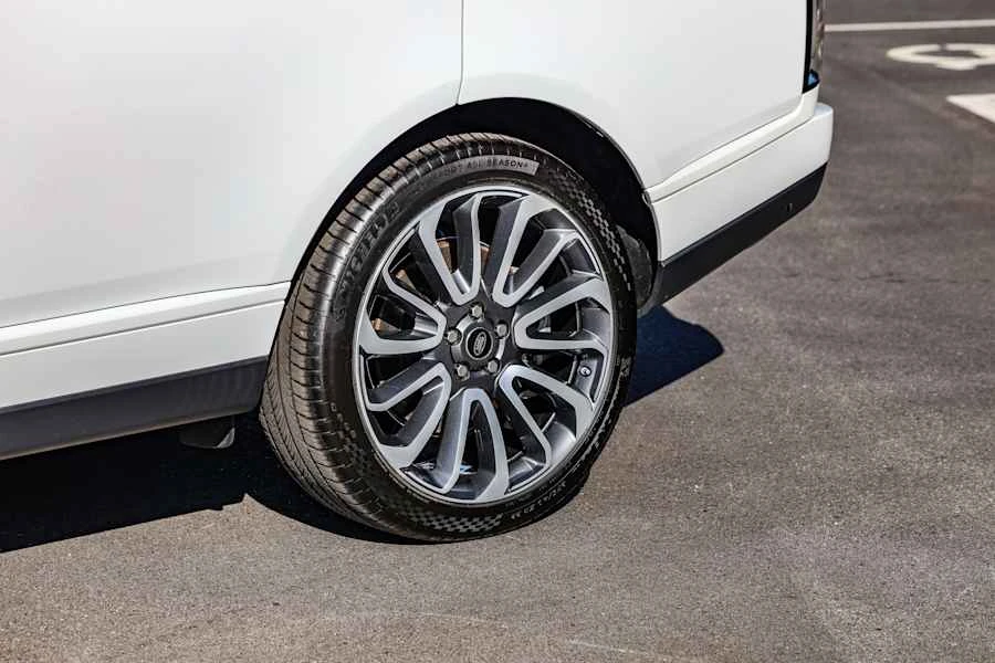 2018 Land Rover Range Rover L405 - Image 15 of 31