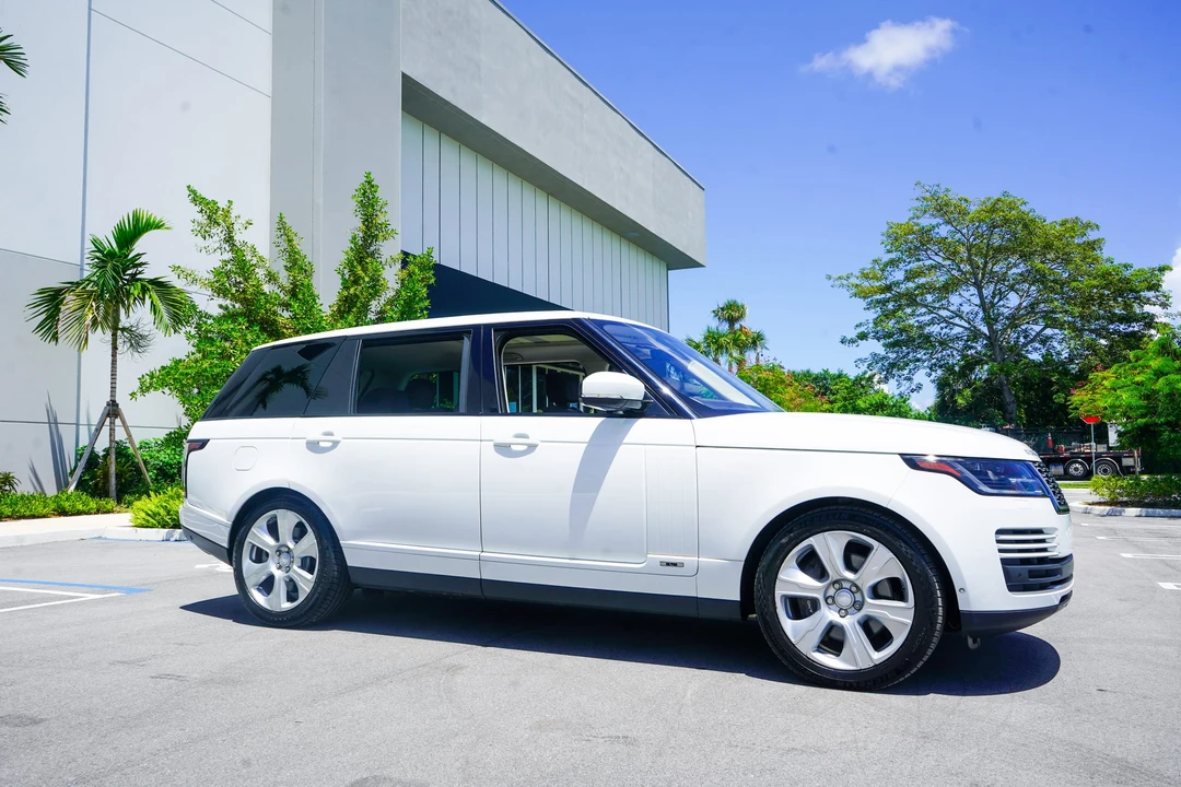 2018 Land Rover Range Rover L405 - Image 2 of 31