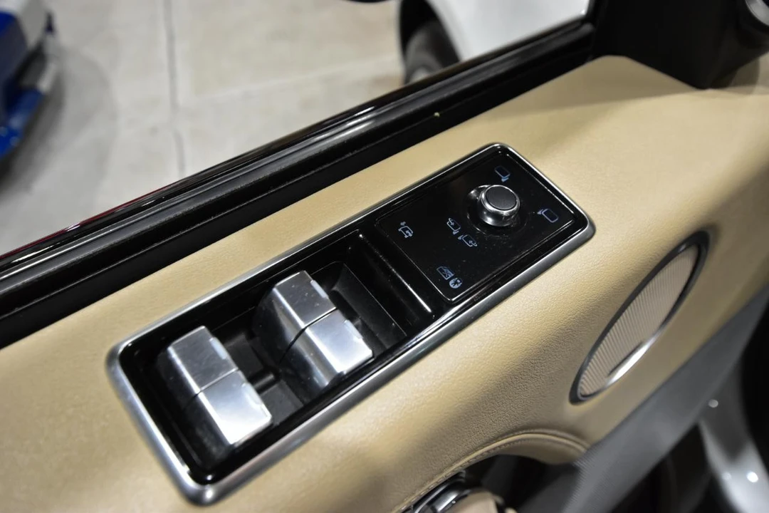 2018 Land Rover Range Rover L405 - Image 12 of 31