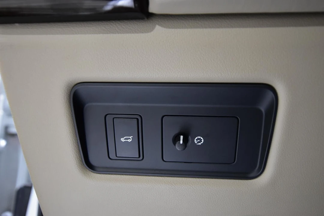 2018 Land Rover Range Rover L405 - Image 14 of 31