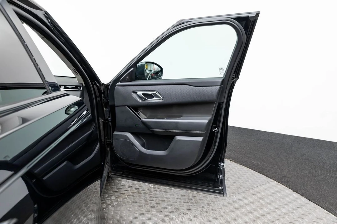 2018 Land Rover Range Rover Velar - Image 11 of 21