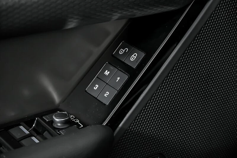 2018 Land Rover Range Rover Velar - Image 18 of 21