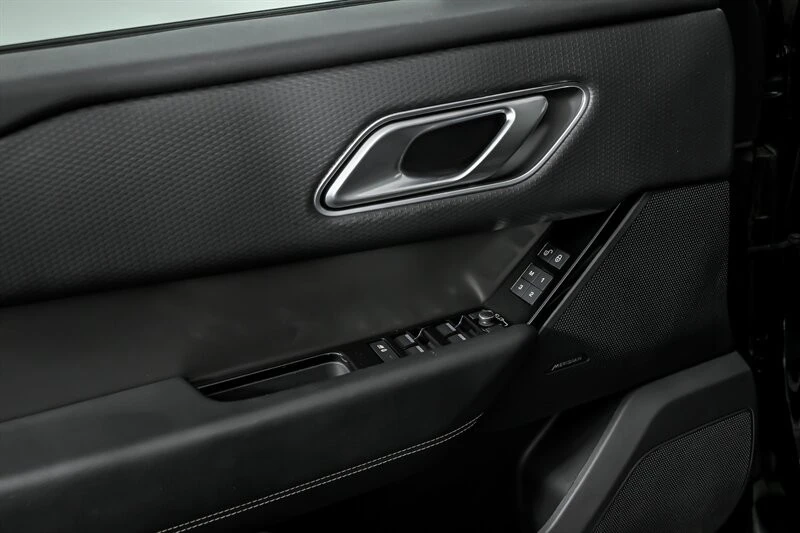 2018 Land Rover Range Rover Velar - Image 17 of 21