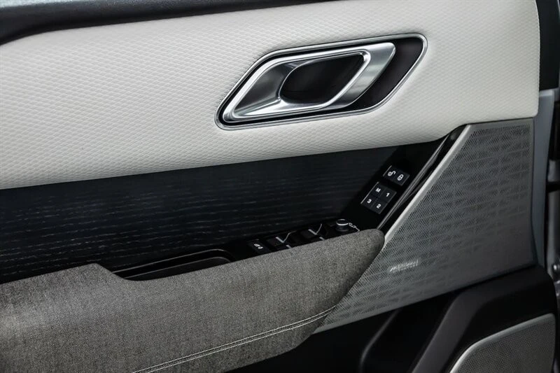2018 Land Rover Range Rover Velar - Image 16 of 21