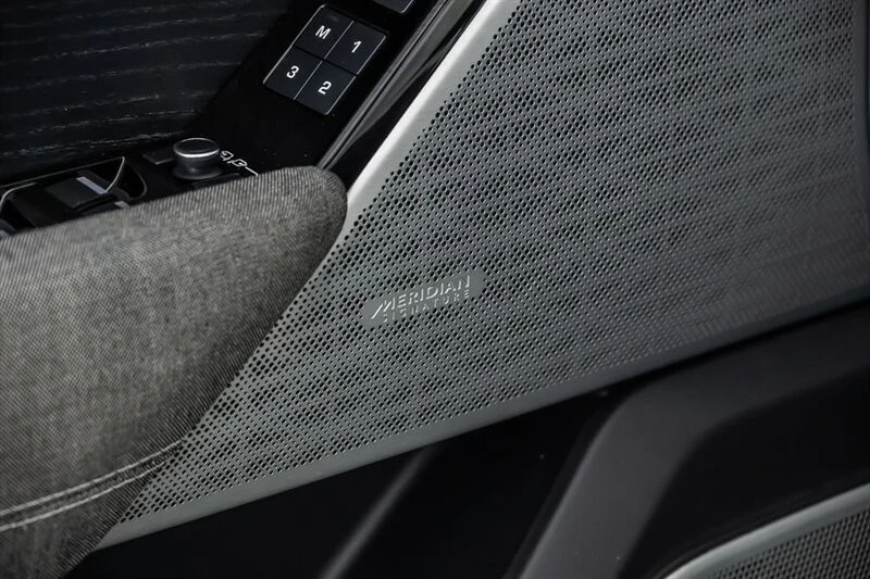 2018 Land Rover Range Rover Velar - Image 17 of 21