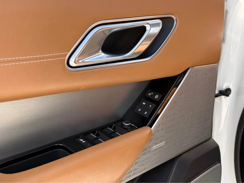 2018 Land Rover Range Rover Velar - Image 8 of 19