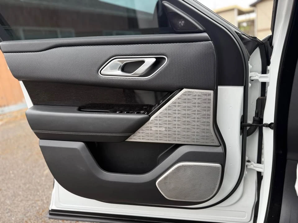 2018 Land Rover Range Rover Velar - Image 18 of 19
