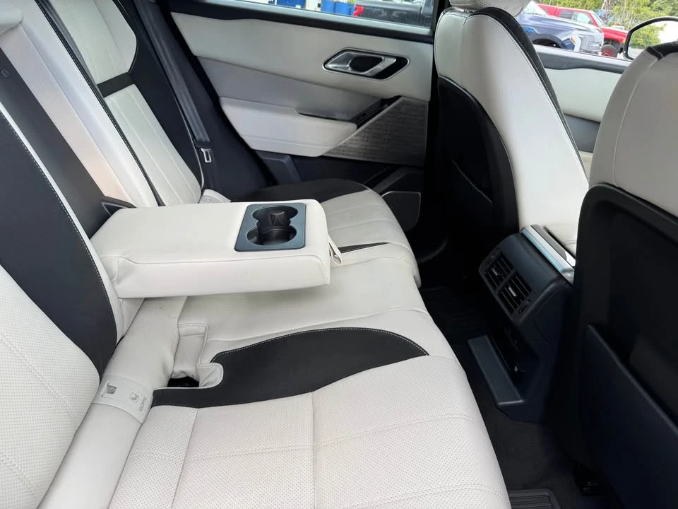 2018 Land Rover Range Rover Velar - Image 5 of 10