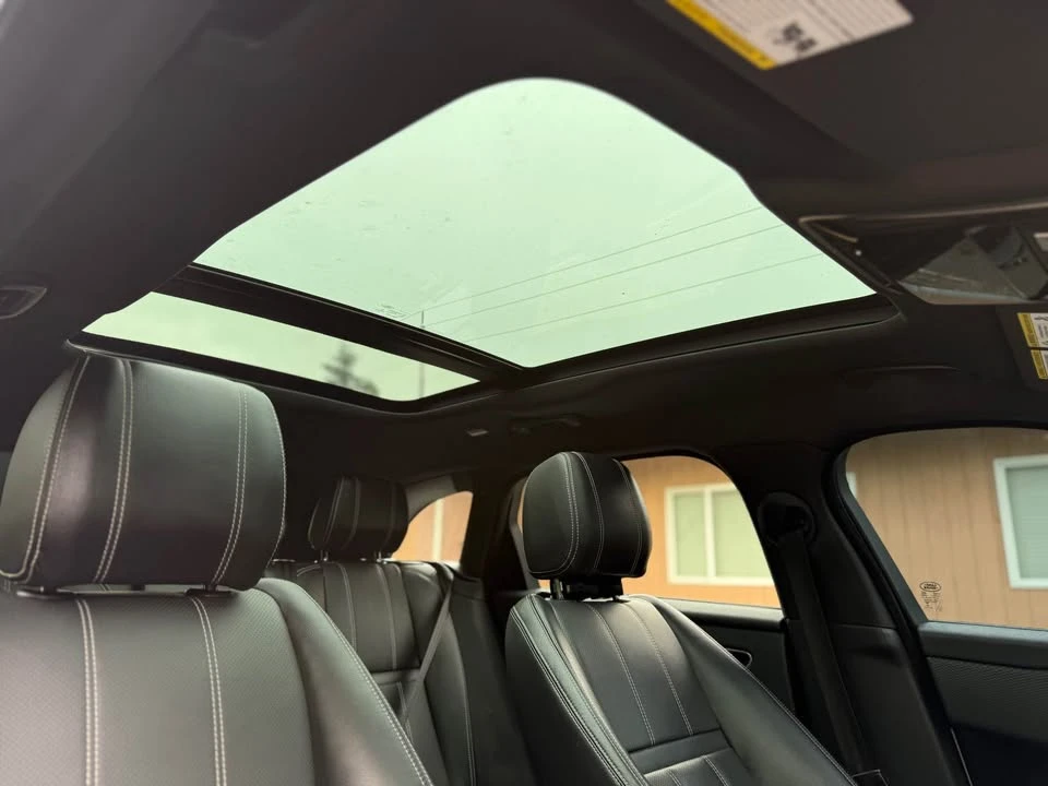 2018 Land Rover Range Rover Velar - Image 17 of 19