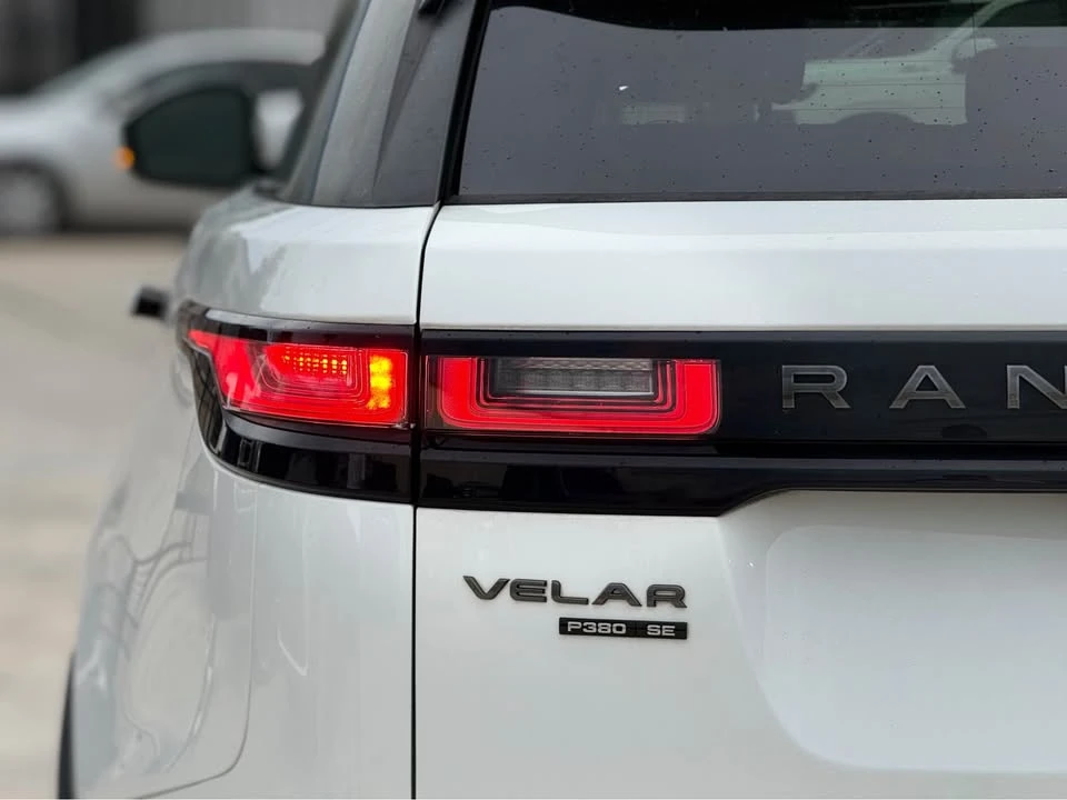 2018 Land Rover Range Rover Velar - Image 11 of 12