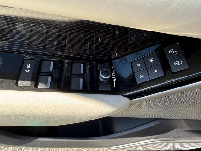 2018 Land Rover Range Rover Velar - Image 12 of 12