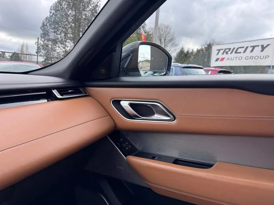 2018 Land Rover Range Rover Velar - Image 14 of 16