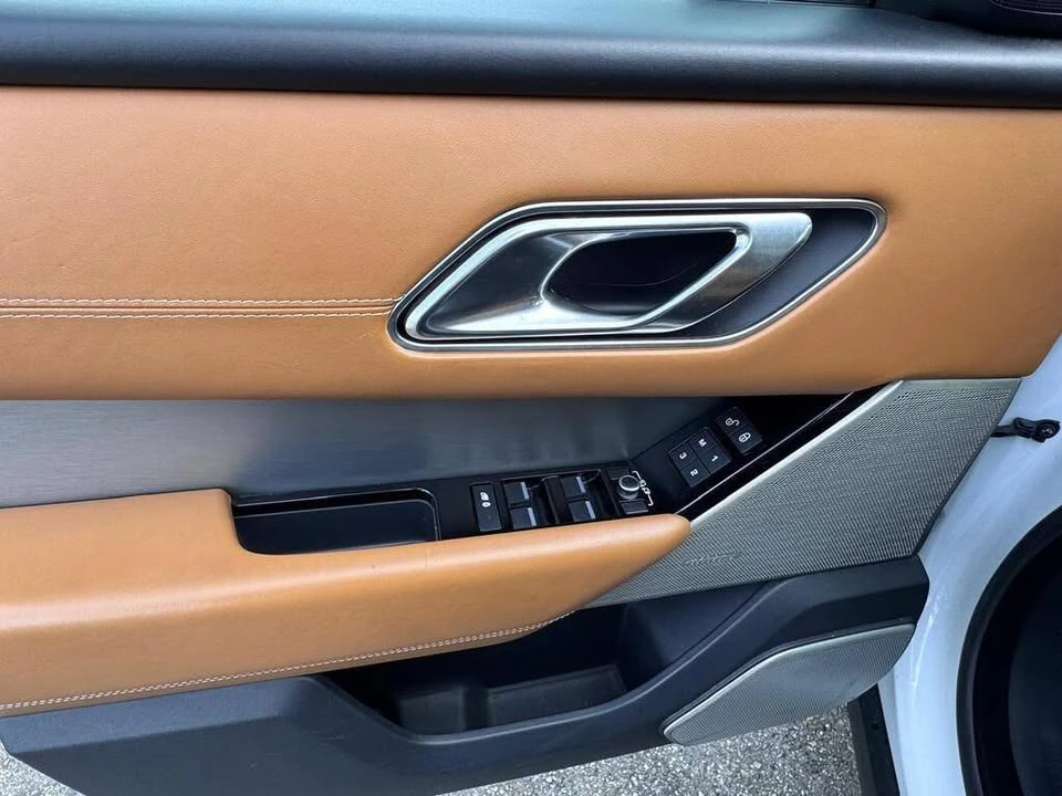 2018 Land Rover Range Rover Velar - Image 11 of 16