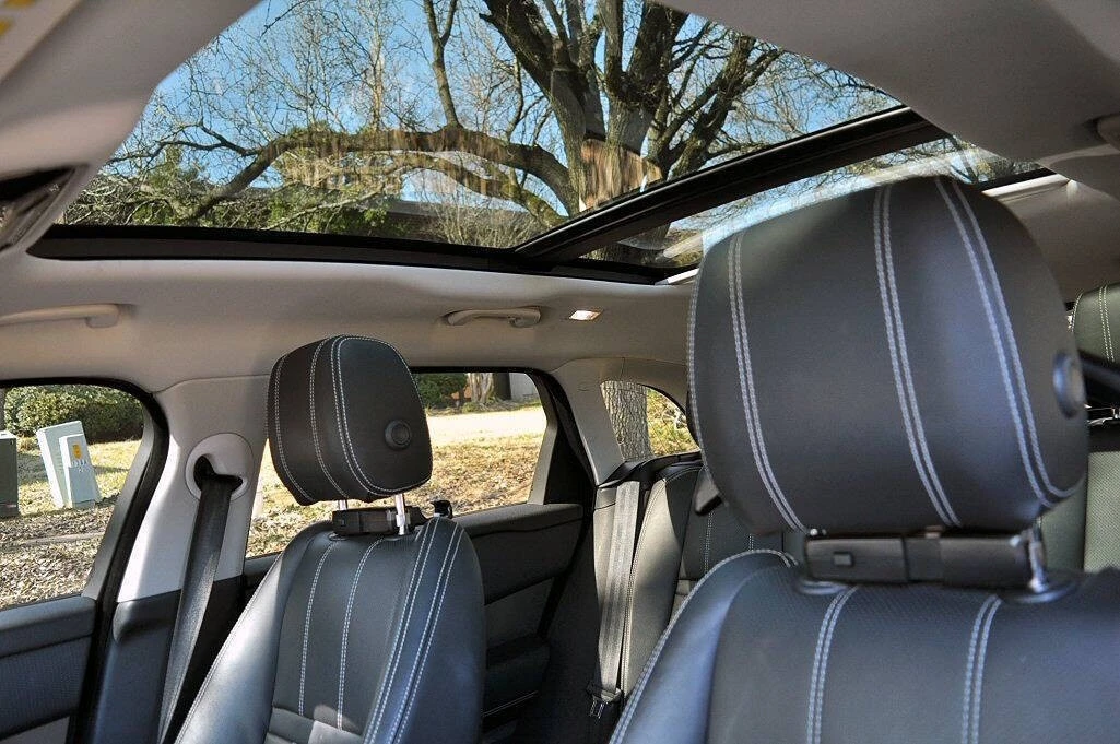 2018 Land Rover Range Rover Velar - Image 11 of 16