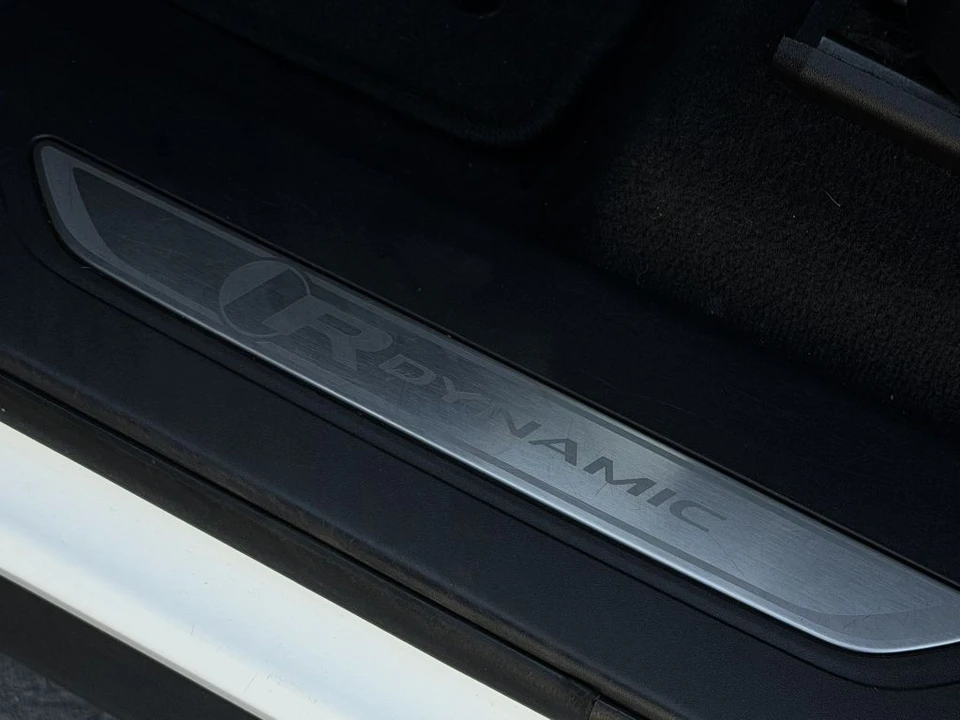 2018 Land Rover Range Rover Velar - Image 14 of 21