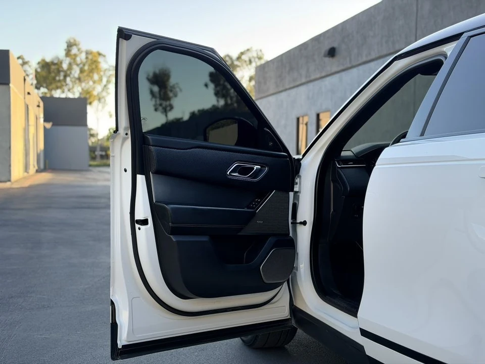 2018 Land Rover Range Rover Velar - Image 13 of 21