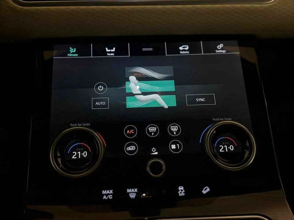 2018 Land Rover Range Rover Velar - Image 14 of 19