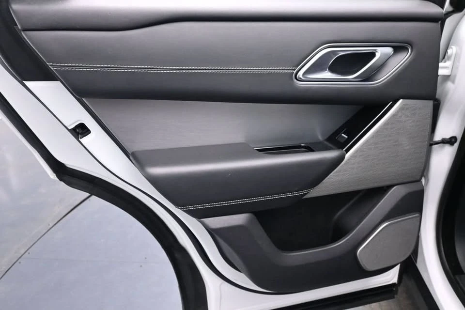 2018 Land Rover Range Rover Velar - Image 13 of 19