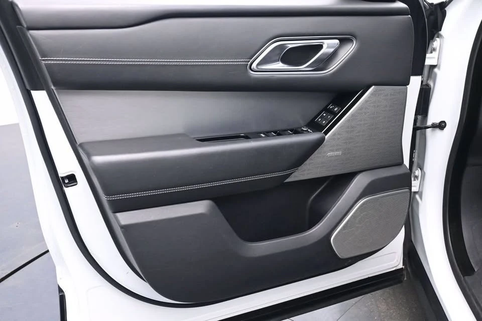 2018 Land Rover Range Rover Velar - Image 9 of 19