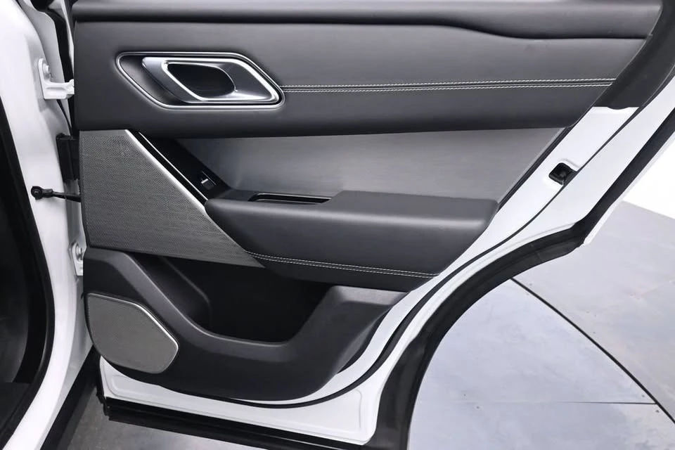 2018 Land Rover Range Rover Velar - Image 16 of 19