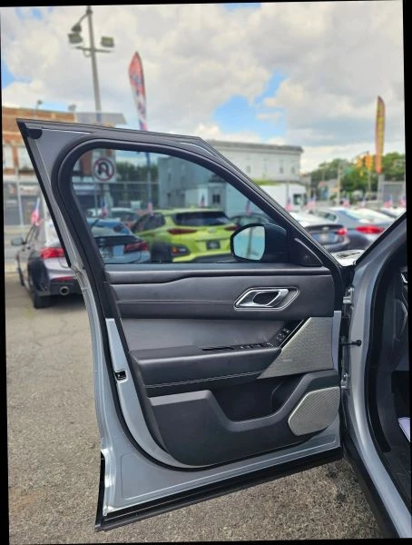 2018 Land Rover Range Rover Velar - Image 11 of 12