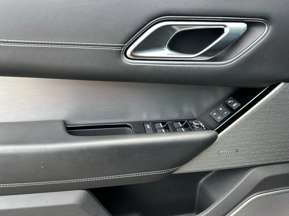2018 Land Rover Range Rover Velar - Image 11 of 12
