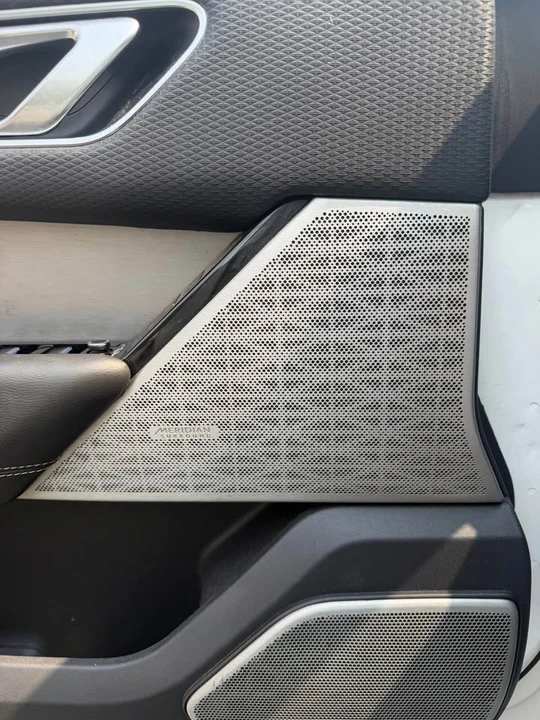 2018 Land Rover Range Rover Velar - Image 7 of 9