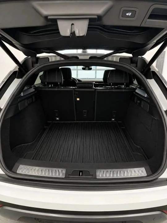 2018 Land Rover Range Rover Velar - Image 5 of 18