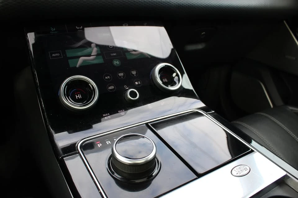 2018 Land Rover Range Rover Velar - Image 10 of 16