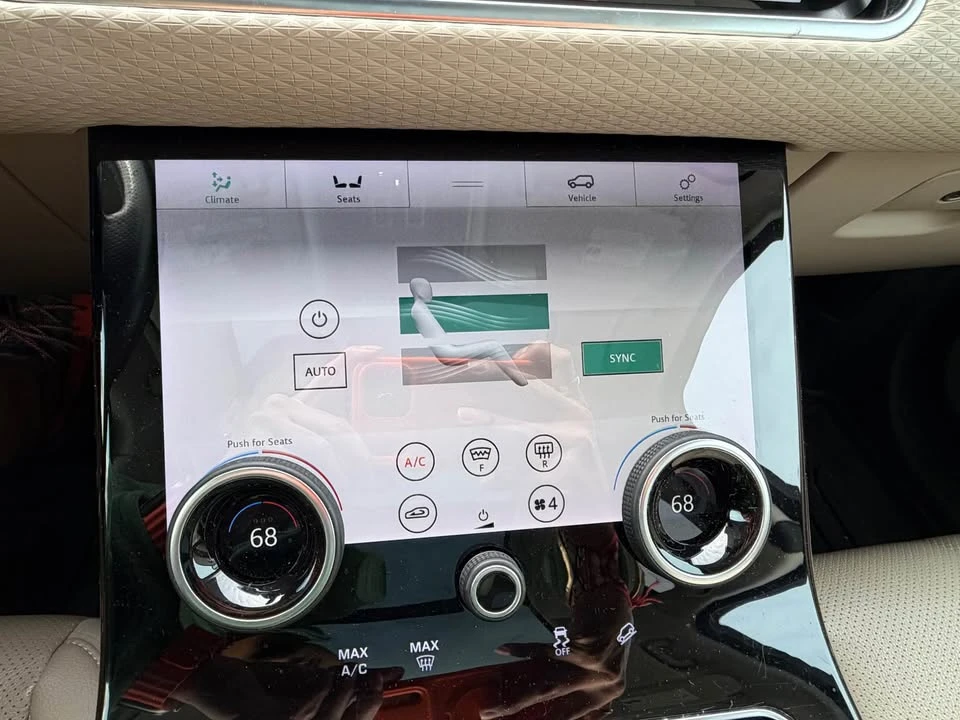 2018 Land Rover Range Rover Velar - Image 17 of 20