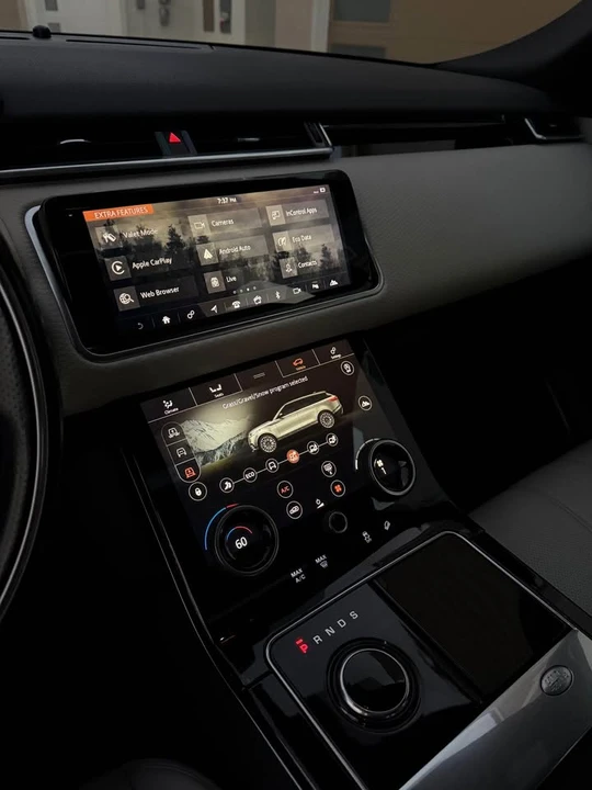 2018 Land Rover Range Rover Velar - Image 9 of 15