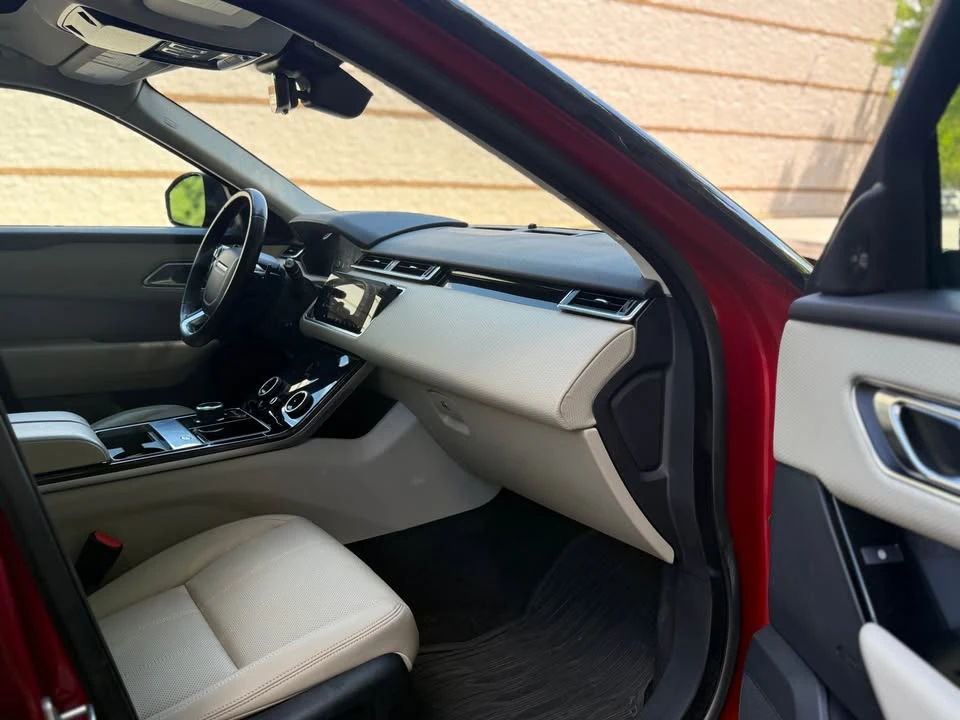 2018 Land Rover Range Rover Velar - Image 9 of 19