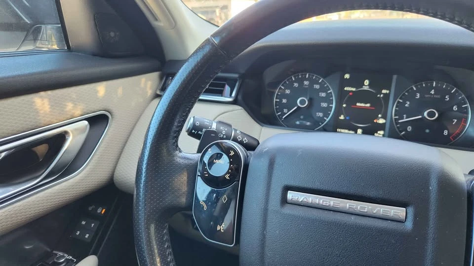 2018 Land Rover Range Rover Velar - Image 11 of 17
