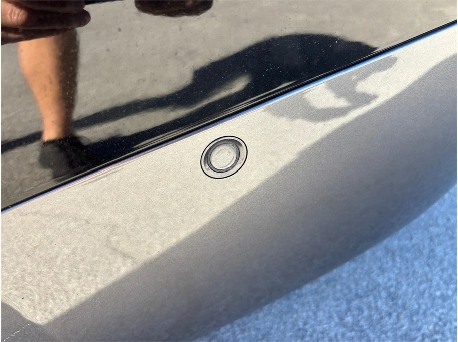 2018 Land Rover Range Rover Velar - Image 16 of 21