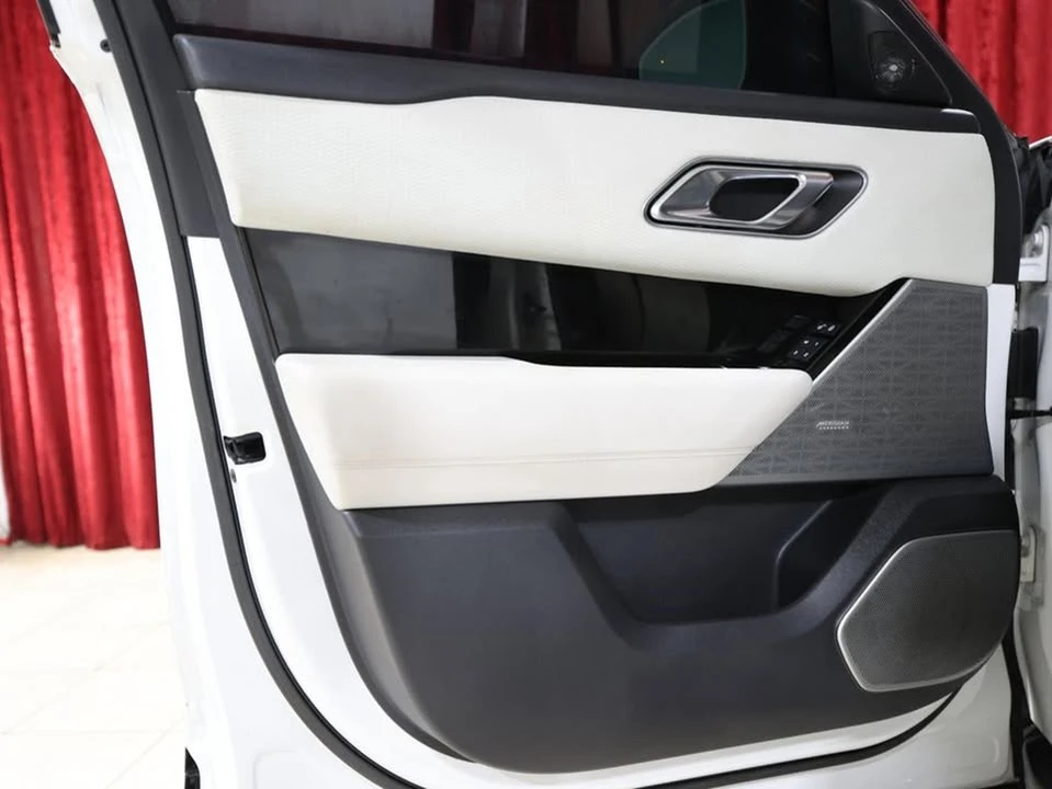 2018 Land Rover Range Rover Velar - Image 9 of 18