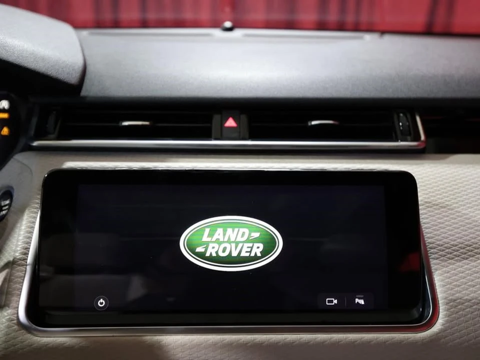 2018 Land Rover Range Rover Velar - Image 16 of 18