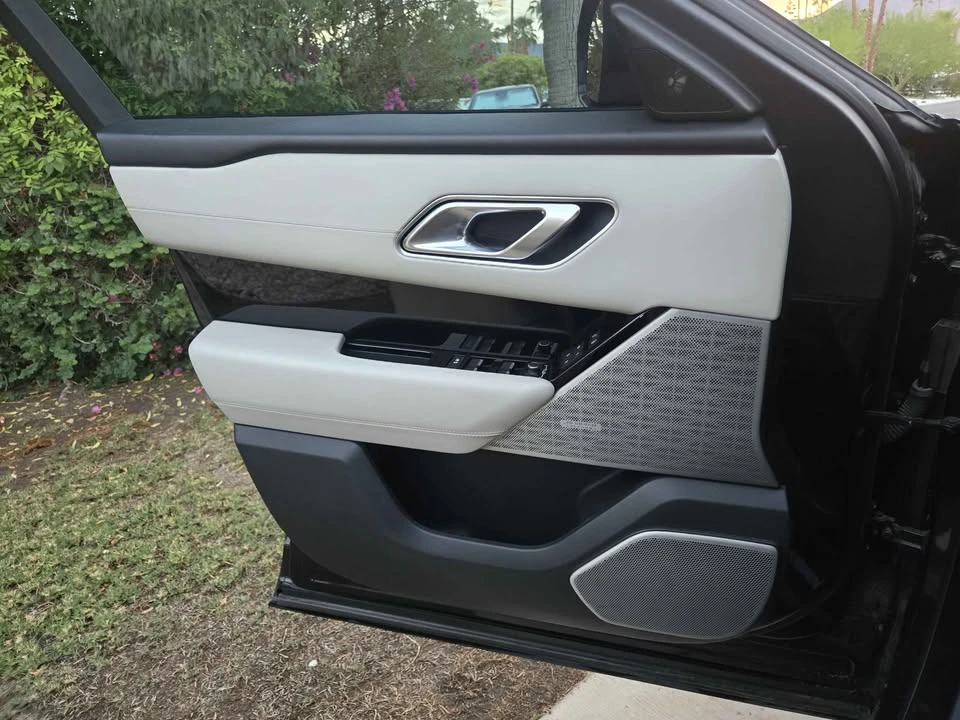 2018 Land Rover Range Rover Velar - Image 13 of 16