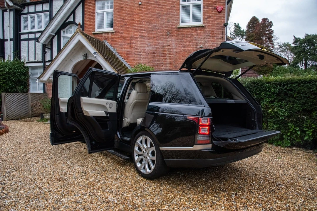 2018 Land Rover Range Rover L405 - Image 17 of 30