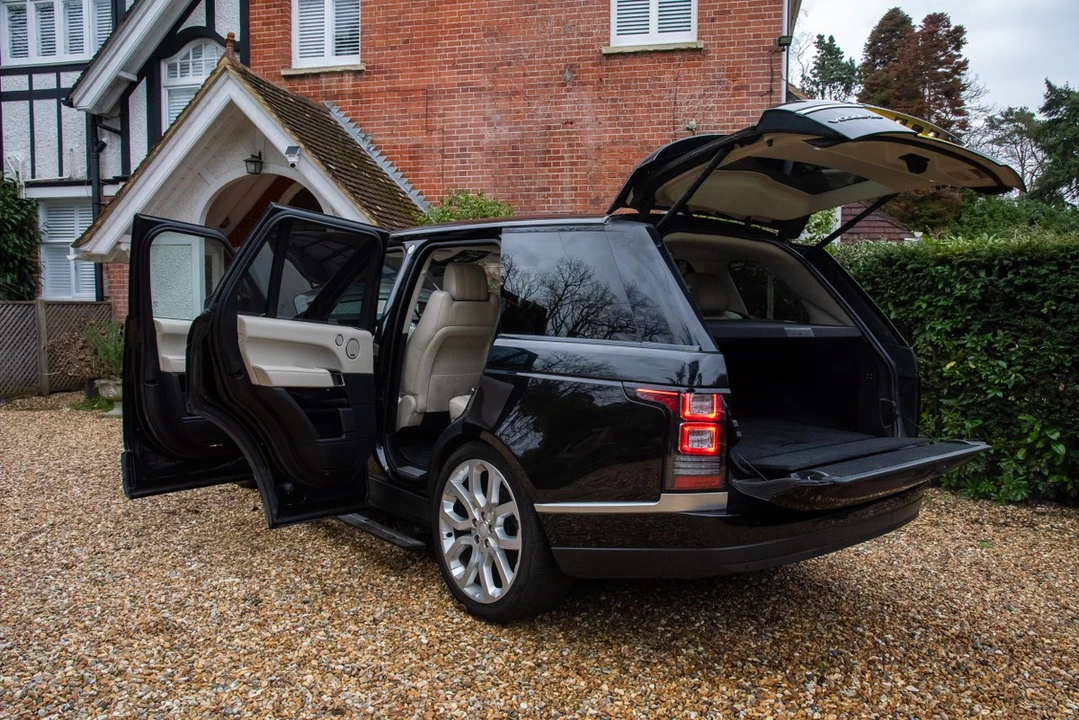 2018 Land Rover Range Rover L405 - Image 13 of 30