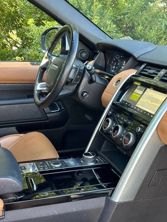 2018 Land Rover Discovery 5th Gen - Image 13 of 20